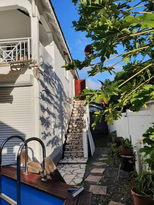 Le Sable Bleu - Evasion Tropicale A Sainte-Anne - Plage 5Min - Piscine - Parking - Logement Climatise - Vue Sur Les Palmiers - Parfait Pour Sejours En Famille Ou Entre Amis Buitenkant foto