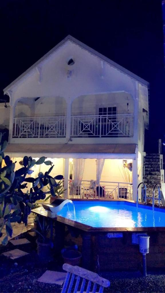 Le Sable Bleu - Evasion Tropicale A Sainte-Anne - Plage 5Min - Piscine - Parking - Logement Climatise - Vue Sur Les Palmiers - Parfait Pour Sejours En Famille Ou Entre Amis Buitenkant foto