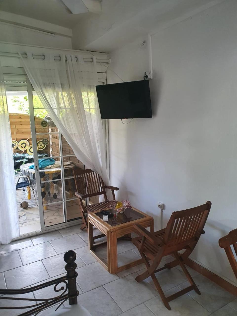 Le Sable Bleu - Evasion Tropicale A Sainte-Anne - Plage 5Min - Piscine - Parking - Logement Climatise - Vue Sur Les Palmiers - Parfait Pour Sejours En Famille Ou Entre Amis Buitenkant foto