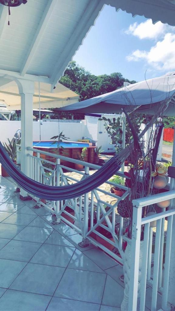 Le Sable Bleu - Evasion Tropicale A Sainte-Anne - Plage 5Min - Piscine - Parking - Logement Climatise - Vue Sur Les Palmiers - Parfait Pour Sejours En Famille Ou Entre Amis Buitenkant foto