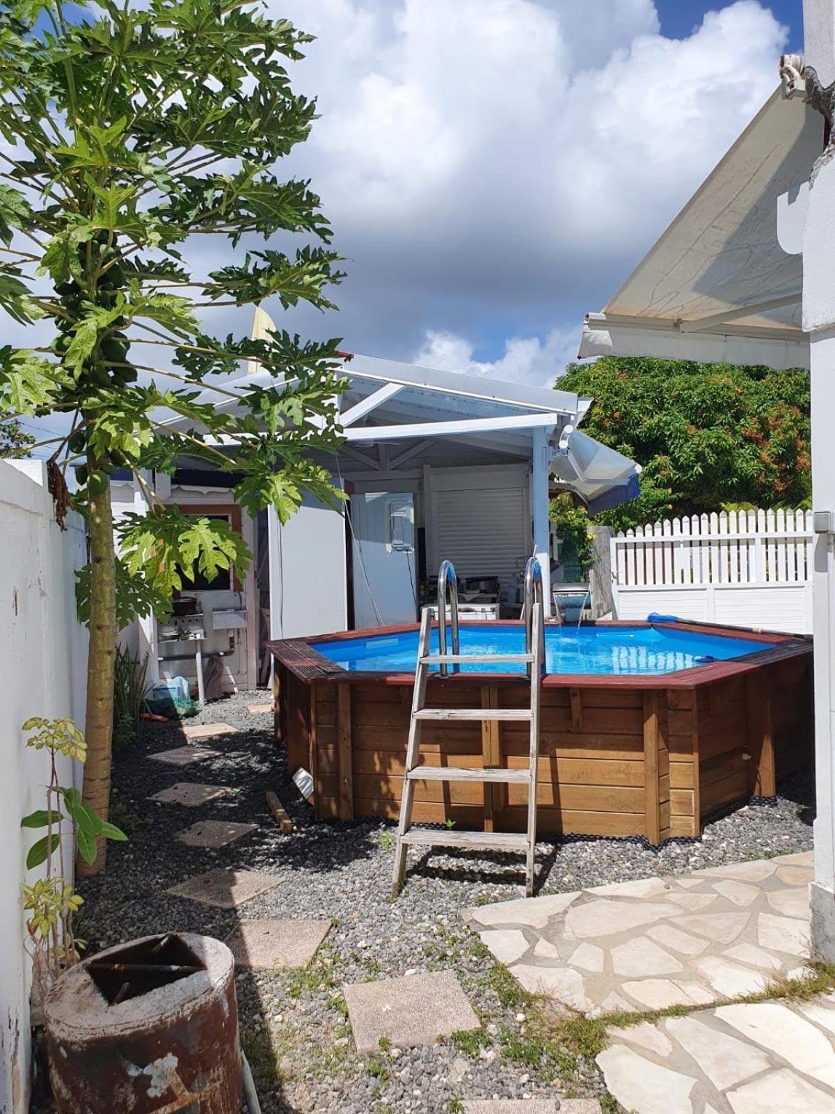 Le Sable Bleu - Evasion Tropicale A Sainte-Anne - Plage 5Min - Piscine - Parking - Logement Climatise - Vue Sur Les Palmiers - Parfait Pour Sejours En Famille Ou Entre Amis Buitenkant foto