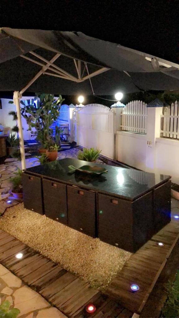 Le Sable Bleu - Evasion Tropicale A Sainte-Anne - Plage 5Min - Piscine - Parking - Logement Climatise - Vue Sur Les Palmiers - Parfait Pour Sejours En Famille Ou Entre Amis Buitenkant foto